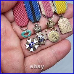 Lot de 4 médailles de décoration militaire / quelques défauts d'émail / belge