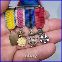 Lot de 4 médailles de décoration militaire / quelques défauts d'émail / belge