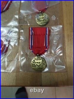 Lot de 50 Medailles Verdun On Ne Passe pas 1916 Aux Heros De Verdun fab. Recente