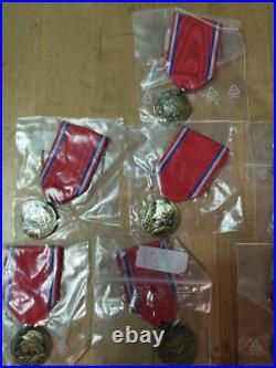 Lot de 50 Medailles Verdun On Ne Passe pas 1916 Aux Heros De Verdun fab. Recente