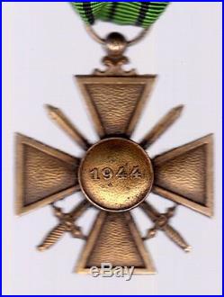 Lot de deux Croix Combattant 1940 et de Guerre 1944