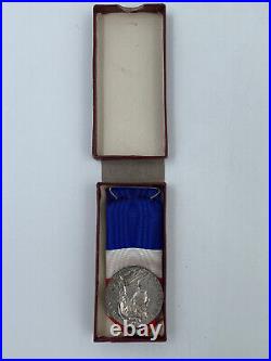 Lot de médailles et décorations Travail Sénateur Afrique du Nord G6529