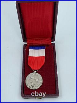 Lot de médailles et décorations Travail Sénateur Afrique du Nord G6529
