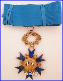 M. STUART SUPERBE FRANCE Commandeur de l'ordre national du mérite Médaille croix