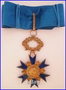 M. STUART SUPERBE FRANCE Commandeur de l'ordre national du mérite Médaille croix