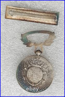 MEDAILLE COLONIALE + AGRAFE AFRIQUE OCCIDENTALE FRANCAISE poinçon 2 en relief