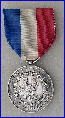 MEDAILLE DE JUILLET 1830 légende en tranche donné par le roi des Français