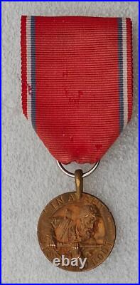 MEDAILLE DE VERDUN modèle REVILLON à ETRIER 1914 1918