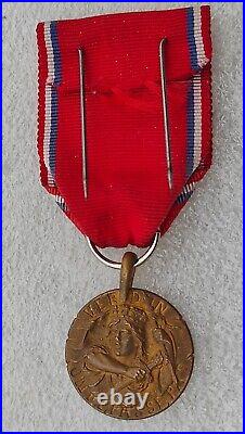 MEDAILLE DE VERDUN modèle REVILLON à ETRIER 1914 1918