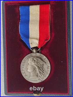 MEDAILLE DES EPIDEMIES 1908 argent + ECRIN RARE seulement 34 attribution
