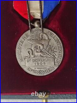 MEDAILLE DES EPIDEMIES 1908 argent + ECRIN RARE seulement 34 attribution