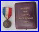 MEDAILLE-DES-EPIDEMIES-1912-bronze-AVEC-SON-ECRIN-NOMINATIF-ministere-Guerre-01-ii