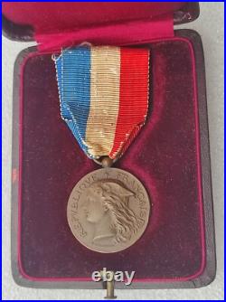 MEDAILLE DES EPIDEMIES 1912 bronze AVEC SON ECRIN NOMINATIF ministere Guerre
