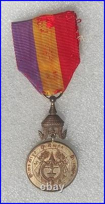 MEDAILLE SISOWATH 1er ROI DU CAMBODGE en vermeil et signée Falot