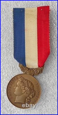 Medaille Actes De Devouement Rare Modele Bronze De Fabrication Privee Non Signee