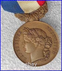 Medaille Actes De Devouement Rare Modele Bronze De Fabrication Privee Non Signee