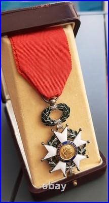 Médaille Chevalier Légion d'Honneur Indochine émail 4° République SUP en boite