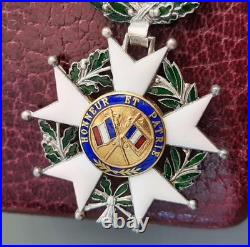 Médaille Chevalier Légion d'Honneur Indochine émail 4° République SUP en boite