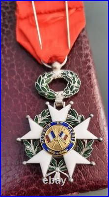 Médaille Chevalier Légion d'Honneur Indochine émail 4° République SUP en boite