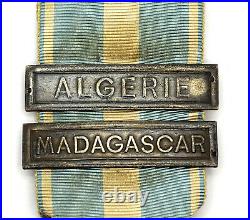 Médaille Coloniale, agrafes MADAGASCAR, ALGERIE. Bélière biface. 1893-1913. Argent