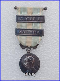 Médaille Coloniale, argent, barrettes à clapet Sahara et Algérie