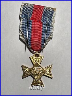 Médaille Croix Officier de L'ordre du Mérite République Française (158-48/P40)