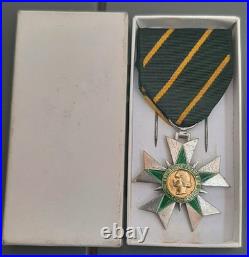 Médaille Croix de Chevalier Mérite Combattant 1953 argent ORIGINAL FRENCH MEDAL