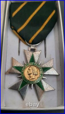 Médaille Croix de Chevalier Mérite Combattant 1953 argent ORIGINAL FRENCH MEDAL