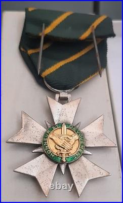 Médaille Croix de Chevalier Mérite Combattant 1953 argent ORIGINAL FRENCH MEDAL