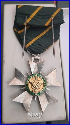 Médaille Croix de Chevalier Mérite Combattant 1953 argent ORIGINAL FRENCH MEDAL