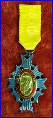 Médaille De L'ordre Francisco De Miranda. Argent Doré Venezuela XX Siecle