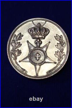 Médaille De La Fidelite Et Du Devouement Croix De L'ordre Louis XVIII 1816