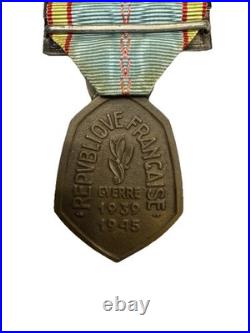 Médaille De La Libération 39-45 5 Agrafes. Poinçon + BR
