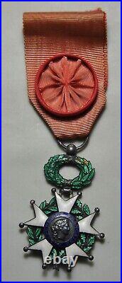 Médaille Décoration Légion d'honneur officier IV° république centres bombés
