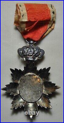 Médaille Décoration Ordre Royal du Cambodge semble de fabrication artisanale