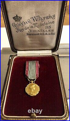 Médaille Elisabeth La Reine Des Belges Medal Bruxelles 1914 1918