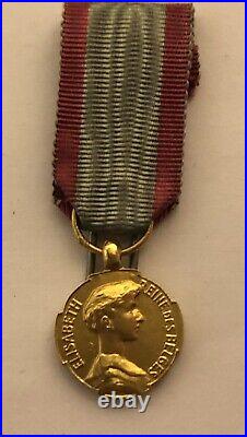 Médaille Elisabeth La Reine Des Belges Medal Bruxelles 1914 1918