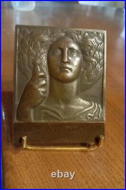 Médaille Gloria Victoribus Par Turin À Elmire Léa Caristie Martel