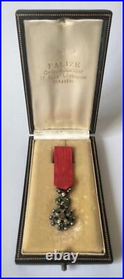 Médaille Légion d'Honneur Réduction avec Diamant et Émeraudes avec écrin Falize Médaille Légion d'Honneur Réduction avec Diamant et Émeraudes avec écrin Falize