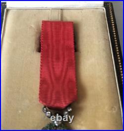 Médaille Légion d'Honneur Réduction avec Diamant et Émeraudes avec écrin Falize