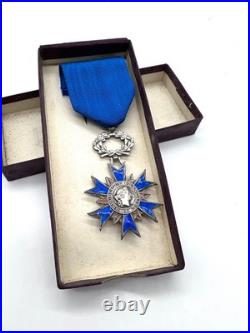 Médaille Ordre National du Mérite France émail bleu ruban original 10cm 1963