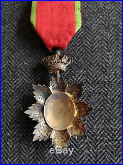 Médaille Ordre Royal Du Cambodge Insigne D'officier Argent Et Or