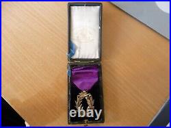Médaille Palmes académiques boîte KRETLY 48 palais royal très belle