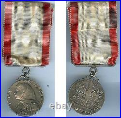 Médaille ROUMANIE Maria Regina Romaniei par SZIRMAI en bon état