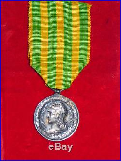 Medaille Tonkin-chine-annam 1883-1885 En Argent, Dans Cadre Cuivre Argente