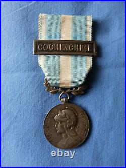 Médaille coloniale agrafe à clapet COCHINCHINE