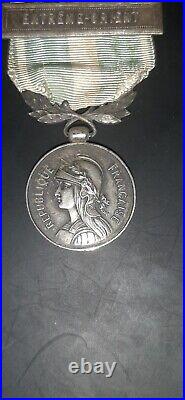 Médaille coloniale argent agrafe Demi Taille Extrême Orient Indo Indochine