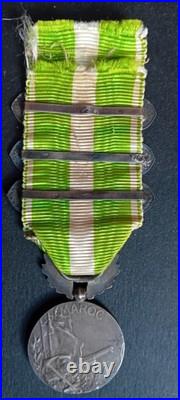 Médaille commémorative du Maroc. Rare taille réduite, 3 barrettes. Chobillon
