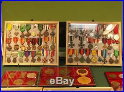 Médaillé de 24 tiroirs, en 8 modules de 3 tiroirs, pour décorations et insignes