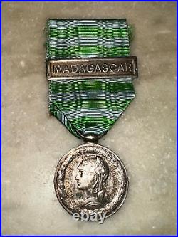 Medaille de Madagascar 1er modele avec agrafe coloniale clapet